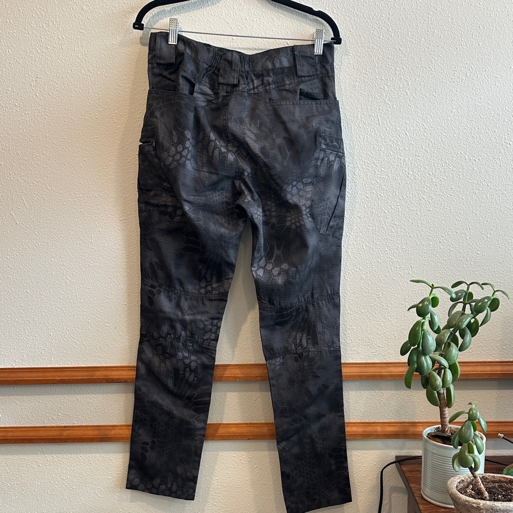 Gray Patterned Pants - Picture 6 of 8
